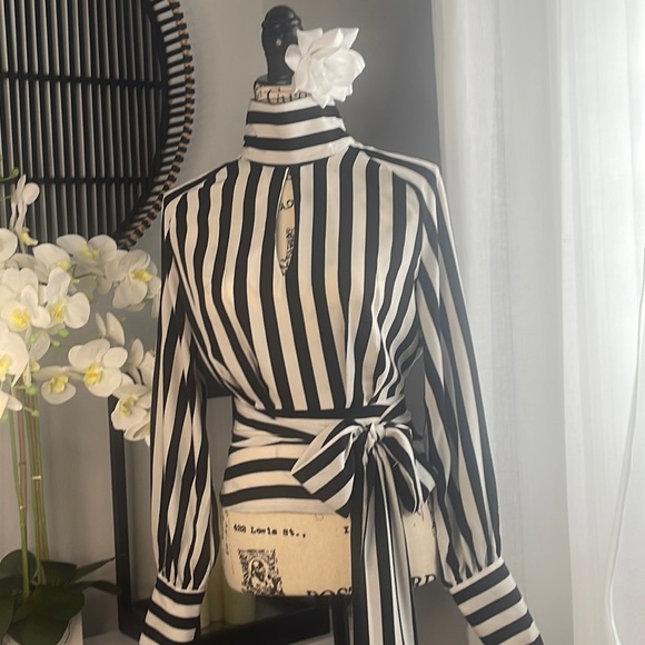 FHQ: Striped black and white zippered blouse - Picture 1 of 2